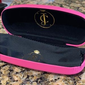 The perfect fuchsia Juicy Couture sunglasses case💕